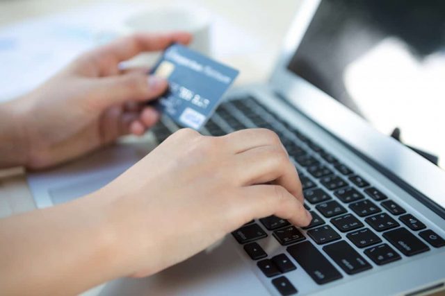 Tahukah Anda Hak Harta Sepencarian Anda Sebagai Suami Isteri - Laptop and Credit Card